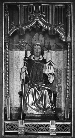 Altar des heiligen Wolfgang aus Sankt Wolfgang am Fratres : Altar des heiligen Wolfgang aus Sankt Wolfgang am Fratres. Holz, geschnitzt, gefaßt (um 1500). Mittelschrein mit heiligem Wolfgang. Klagenfurt: Bischöfliches Diözesanmuseum