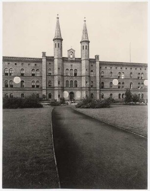 Evangelisches Diakonissenkrankenhaus Bethanien, Berlin-Kreuzberg Umbau. Hauptgebäude: Eingangsseite