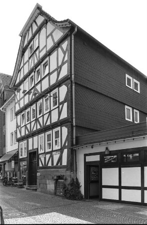 Wohnhaus (Wohn- und Geschäftshaus, Fachwerk); Frankenberg, Neustädter Straße 43