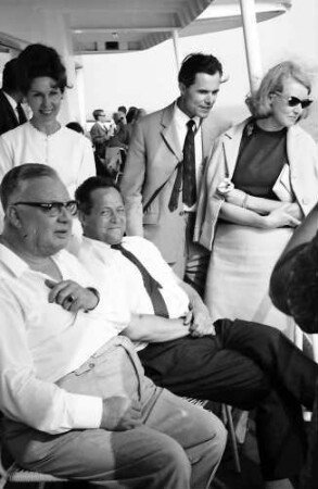 15. Tagung 1965 Physiker; Maikäferrede: Werner Forßmann, M. Heinlein, Feodor Lynen, Rudolf L. Mößbauer, Frau ?