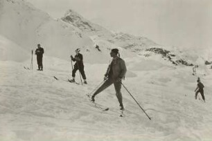 Österreich. Ski-Übungshang in Obergurgl. Im Hintergrund links der Hangerer (3021 m)