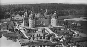 Moritzburg. Schloss Moritzburg (1723-1733; M. D. Pöppelmann). Luftbild-Schrägaufnahme von Südsüdwest