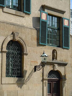 Plauen - saniertes Haus in der Nobelstraße : Fassade eines sanierten historischen Gebäudes in der Nobelstraße. Aufgenommen am 28. März 2012 in der Innenstadt von Plauen im Vogtland