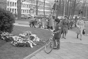 Attentat der Rote Armee Fraktion RAF auf Generalbundesanwalt Siegfried Buback, seinen Kraftfahrer Wolfgang Göbel und Justizhauptwachtmeister Georg Wurster