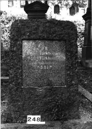 Grabstein 248 (Index: 99897736) Maße HxBxT: 144x99x43 cm Besonderheit: Doppelgrab: Grabstein 248