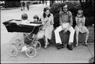 Familie mit Kinderwagen
