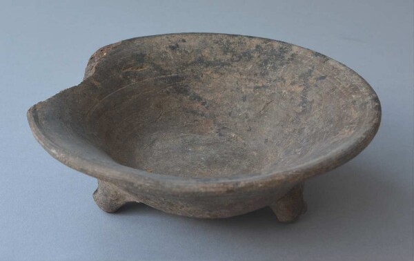 Three-footed clay bowl