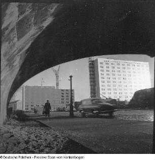 Hochhaus Terrassenufer (verschiedene Ansichten, Blick von oben, Modell der Carola-Brücke?, Spielplatz, Brückenskulptur der alten Carolabrücke)