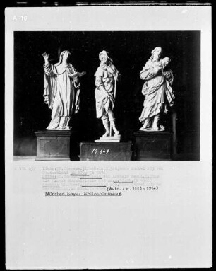 links: Heilige Theresa, Mitte: Heiliger Rochus, rechts: Heiliger Josef