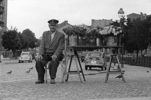 Berlin-Kreuzberg : In Berlin-Kreuzberg, Kottbuser Brücke Ecke Planufer (mit meinem Fiat 500)