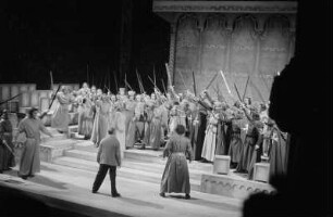 Szenenbilder aus der Oper "Tannhäuser und der Sängerkrieg auf Wartburg" von Richard Wagner an der Städtischen Oper Berlin : Intendant Heinz Tietjen (vorne, Mitte) probt mit den Darstellern