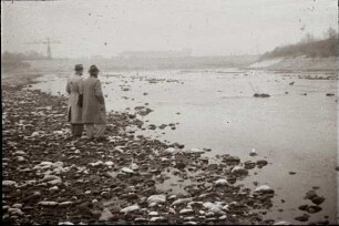 Trockengelegter Rhein unterhalb Kembs