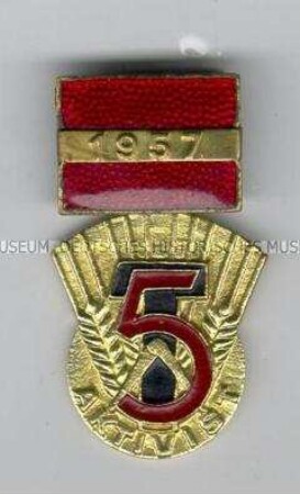 Medaille zum Ehrentitel "Aktivist des Fünfjahrplanes" mit der Jahreszahl 1957