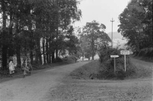 Kreuzung : Blick auf eine Kreuzung auf der Straße nach Mombo.