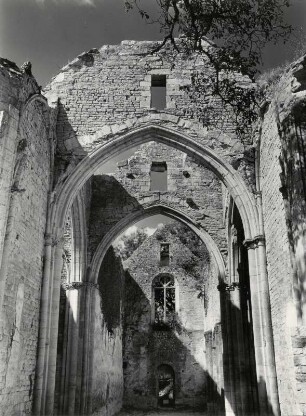 Ruine der Abtei St. Marguerite nördl. von Beaune