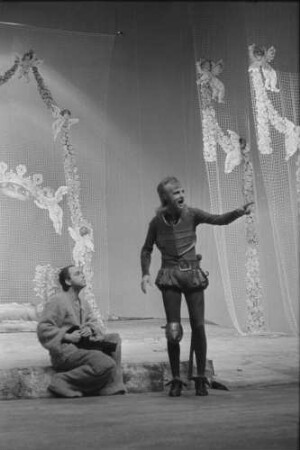 Szenenbilder aus "Don Quichote", Schauspiel von Michail Bulgakow nach Miguel de Cervantes. Theater der Freundschaft Berlin, DDR-Erstaufführung 22.06.1974