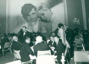 IFF 1962. Alan Bates, June Ritchi - Englischer Empfang im Hilton