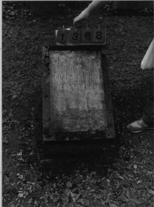 Grabstein 1388 [Hahn S. 43 Grab-Nr. 1942/2]
