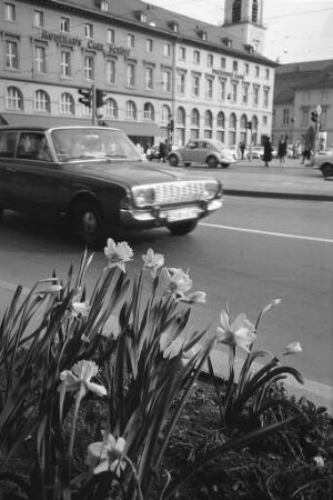 Blumenschmuck an der Kaiserstraße beim Marktplatz
