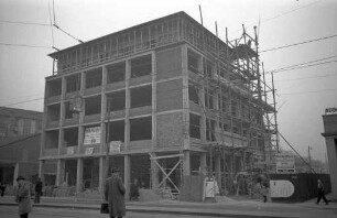 Richtfest für das sogenannte "Schneyer-Haus", Kaiserstraße 76.
