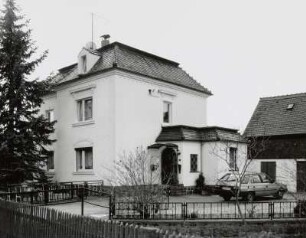 Neukirch, Wohnhaus mit Nebengebäude : Neukirch (Lausitz), Wohnhaus mit Nebengebäude, Bruno-Stiebitz-Straße 36, um 1900, Straßenansicht