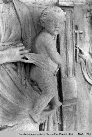 Markusportal : Thronende Madonna mit Kind zwischen zwei Engeln