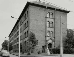 50. Mittel- und Grundschule