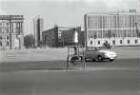 Berlin: Ost; Marx Engels Platz mit Staatsratsgebäude und Barockportal des ehemaligen Schlosses; Verkehrsschutzmann auf Podest