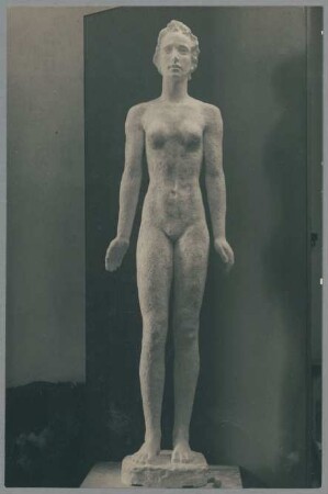 Frauenstatue II, 1929, Gips