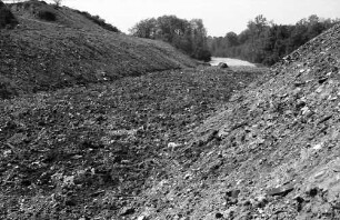 Freiburg: Westrandstraße durch Alte Müllkippe