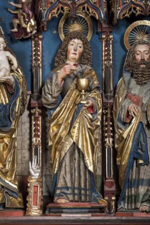Hochaltar — Maria mit Christusknaben und Heiligen — Johannes der Evangelist