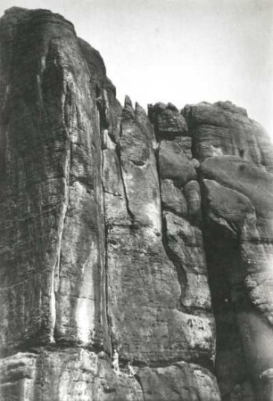 Sächsische Schweiz. Schrammsteine, Falkenstein. Seilschaft Karlheinz Gonda am Renger-Gedächtnisweg (VIIc)