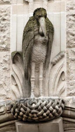 Heiligkreuz-Schule — Südflügel — Tierfigur