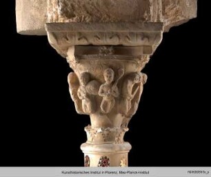 Kapitell mit Figuren - W22Sh96