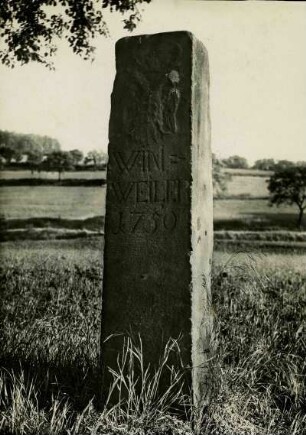 Winnweiler: Grenzstein 1750. Doppeladler und Lothringer Kreuz und Krone. Am Leisbühl Winnweiler Seite