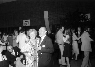 31. Tagung 1981 (29.6.-3.7.) Mediziner; Pressekonferenz: A. Kiesselbach mit Frau ?, links sitzend: Baron Dées de Sterio