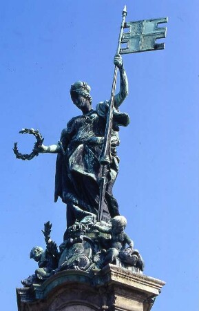 Würzburg - Figur auf dem Residenzbrunnen : Figur auf dem Brunnen vor der Residenz. Aufgenommen ca. 2001 in Würzburg