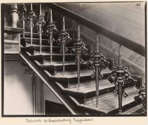 Villa Bleichröder, Berlin-Charlottenburg: Innenansicht Treppenhaus (aus: Julius Kohte, Alt-Berlin, Bauwerke in Berlin und Charlottenburg, aufgenommen 1907-1914)