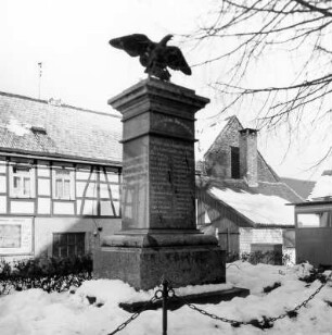 Kriegerdenkmal (Denkmalanlage); Nidda, Steinstraße 12