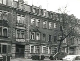 Dresden-Pieschen, Torgauer Straße 52. Wohnhaus mit Tordurchfahrt (um 1900). Straßenansicht
