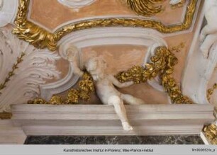 Putto mit Feston