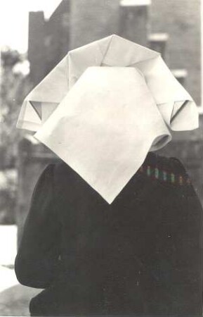 Abendmahlstracht aus Heinersbrück : Kleidung - niedersorbische Tracht. Ort: Móst / Heinersbrück. Niedersorbische Trauer- oder Abendmahlstracht.