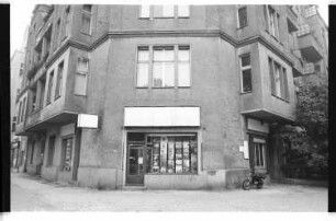 Kleinbildnegative: Eckhaus, Eisenacher Str. 38, 1982