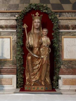 Südlicher Seitenaltar — Madonna "Unsere Liebe Frau vom Trost"