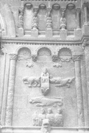 Regensburg: Portal der Schottenkirche, Ausschnitte Relief, recht