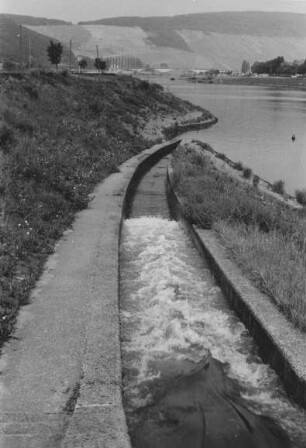 Bootsgasse Stauanlage Zeltingen/Mosel