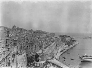 Im Hafen von Valetta : Blick auf die Stadt und den Hafen von Valetta