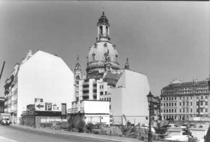 Dresden-Altstadt, Neumarkt. Gebäude des Quartiers III. Blick von der Landhausstraße zur Frauenkirche und den Gebäuden an der Rampischen Gasse (Quartier II)