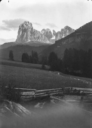 Der Langkofel : Blick auf den Hauptgipfel Langkofelgruppe in den Grödner Dolomiten