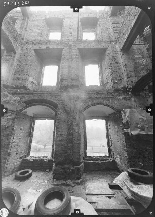 Bad Muskau. Ruine des Neuen Schloßes. Innenansicht